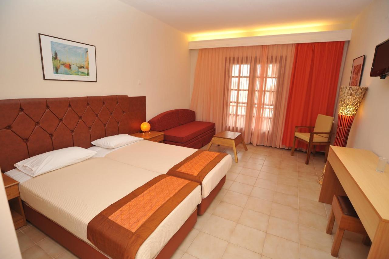 Xenios Possidi Paradise Hotel Bagian luar foto